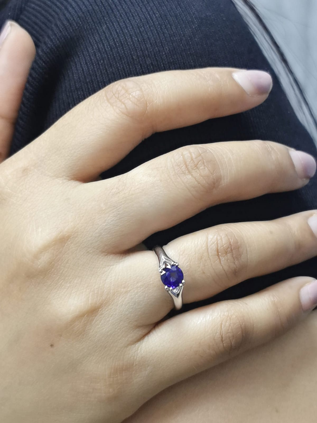 18K White Gold Round-cut Blue Sapphire Solitaire Ring.