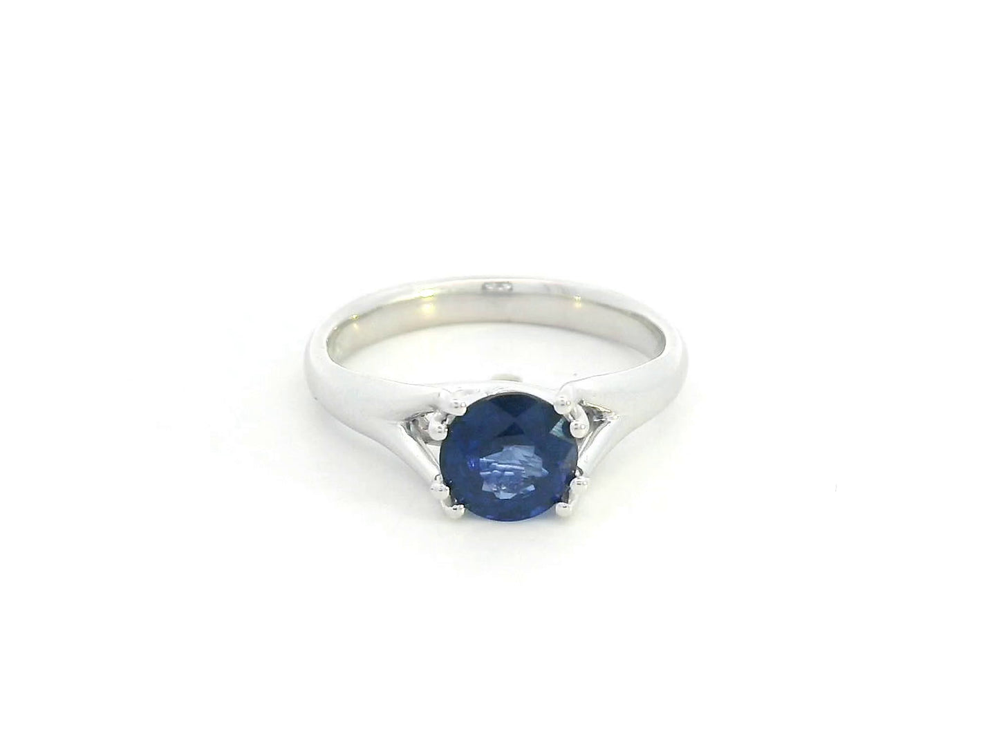 18K White Gold Round-cut Blue Sapphire Solitaire Ring.