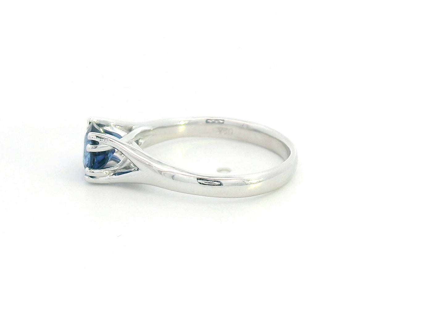 18K White Gold Round-cut Blue Sapphire Solitaire Ring.