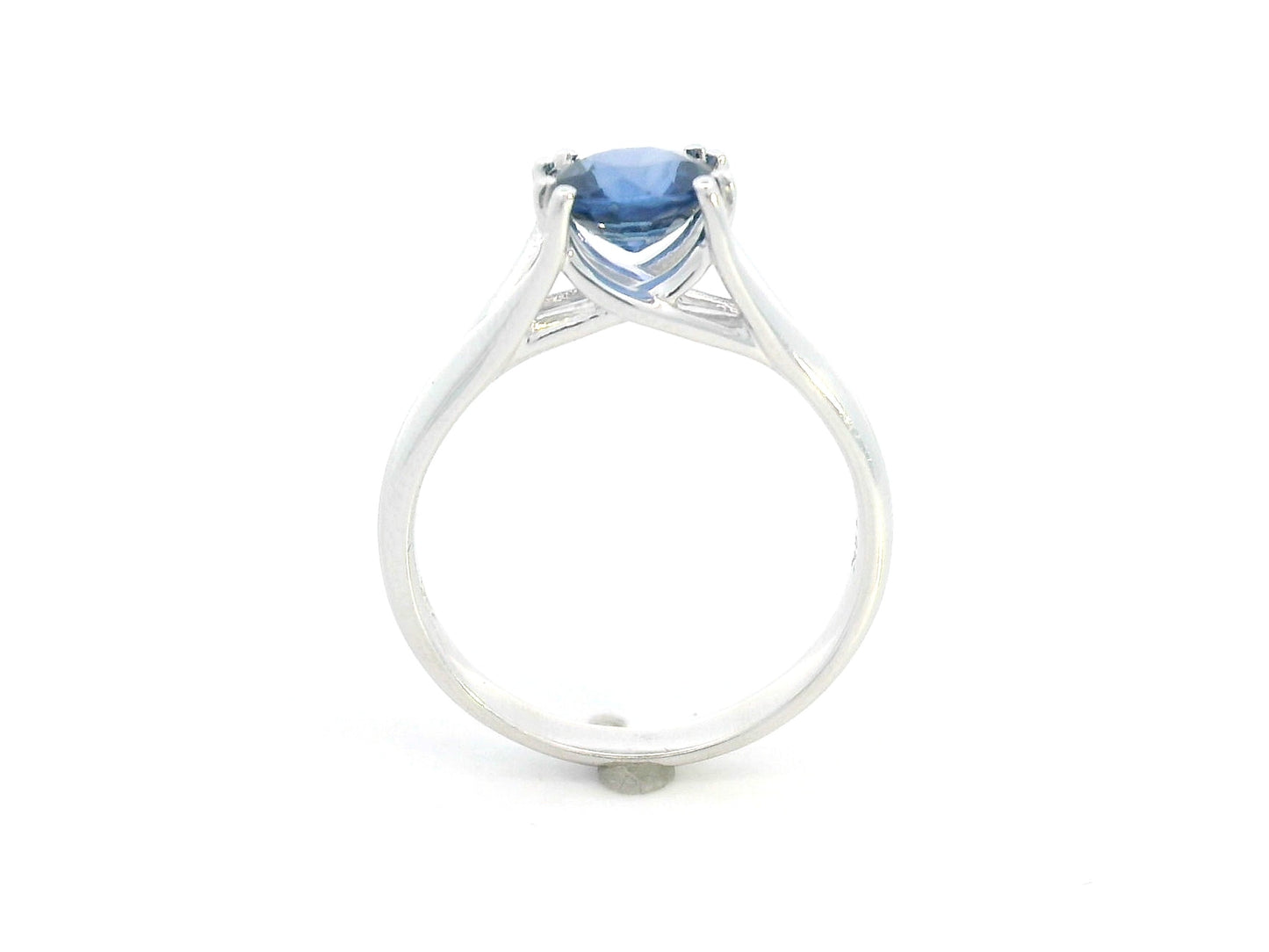 18K White Gold Round-cut Blue Sapphire Solitaire Ring.