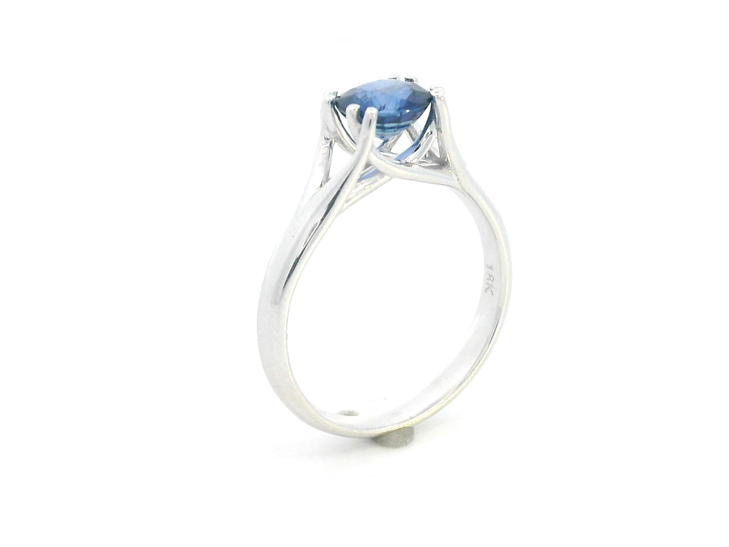 18K White Gold Round-cut Blue Sapphire Solitaire Ring.