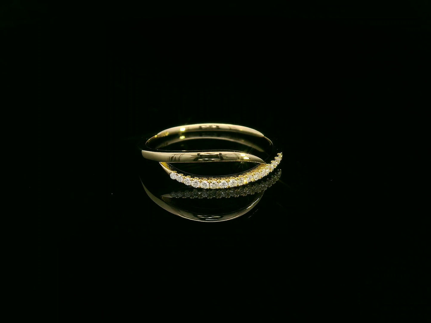 18K yellow gold crossover ring with 0.09ct natural diamonds
