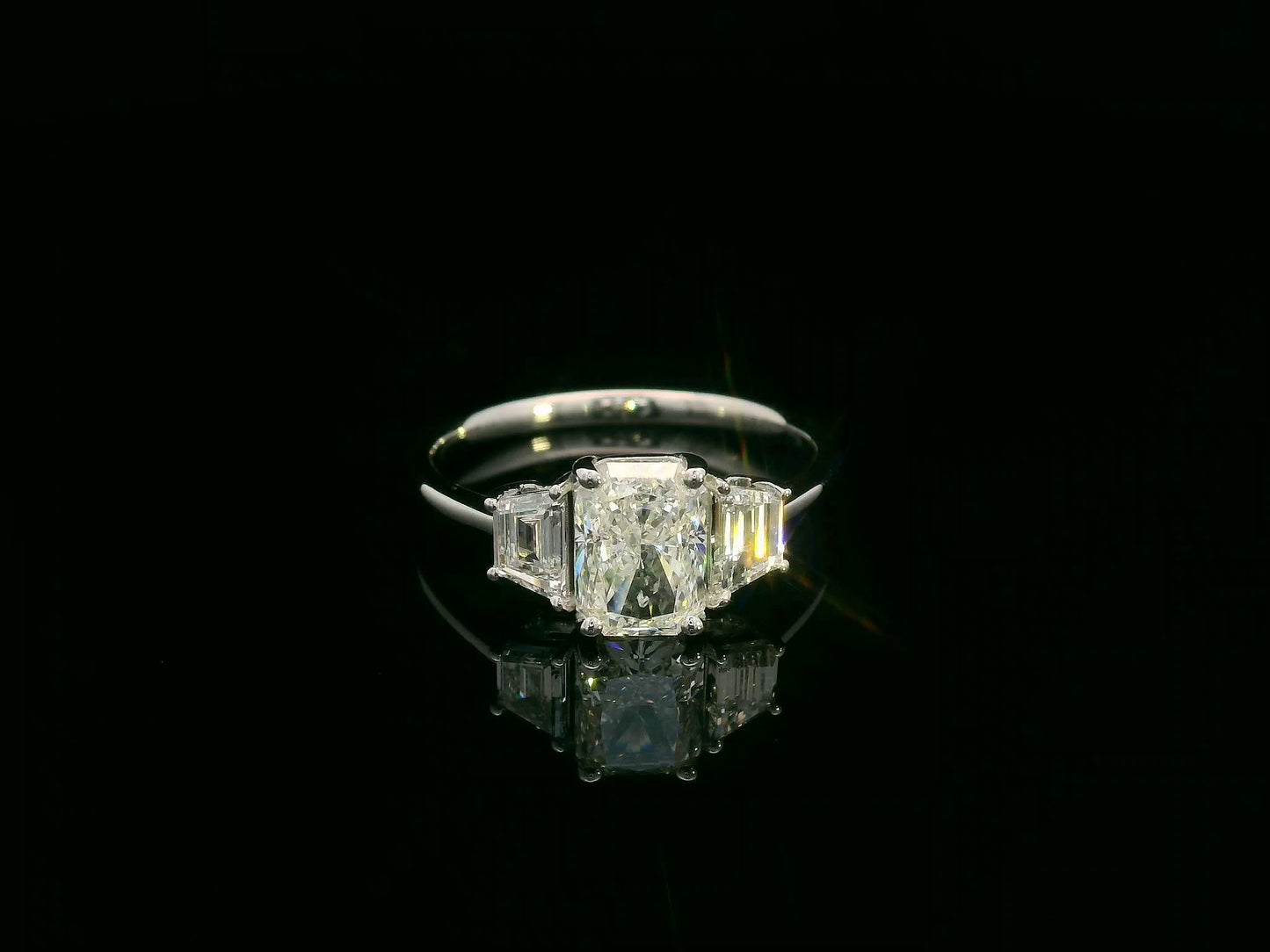 18k White Gold Radiant-Cut Diamond 1.51ct Three-Stone Ring with Trapezoid Diamonds | HRD Certified