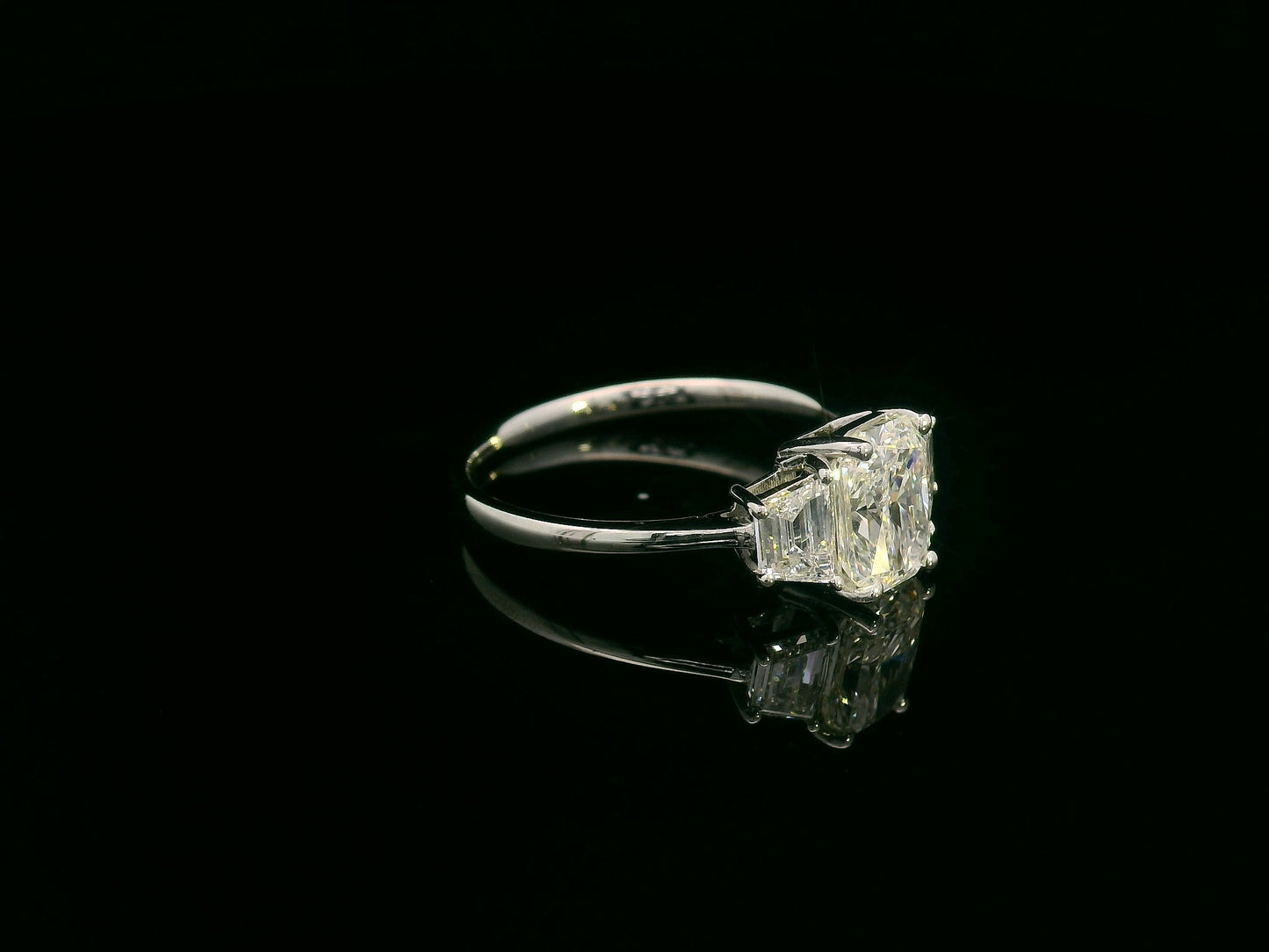 18k White Gold Radiant-Cut Diamond 1.51ct Three-Stone Ring with Trapezoid Diamonds | HRD Certified