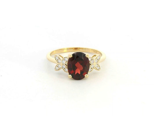 18K yellow gold ring with oval garnet and marquise diamond floral clusters