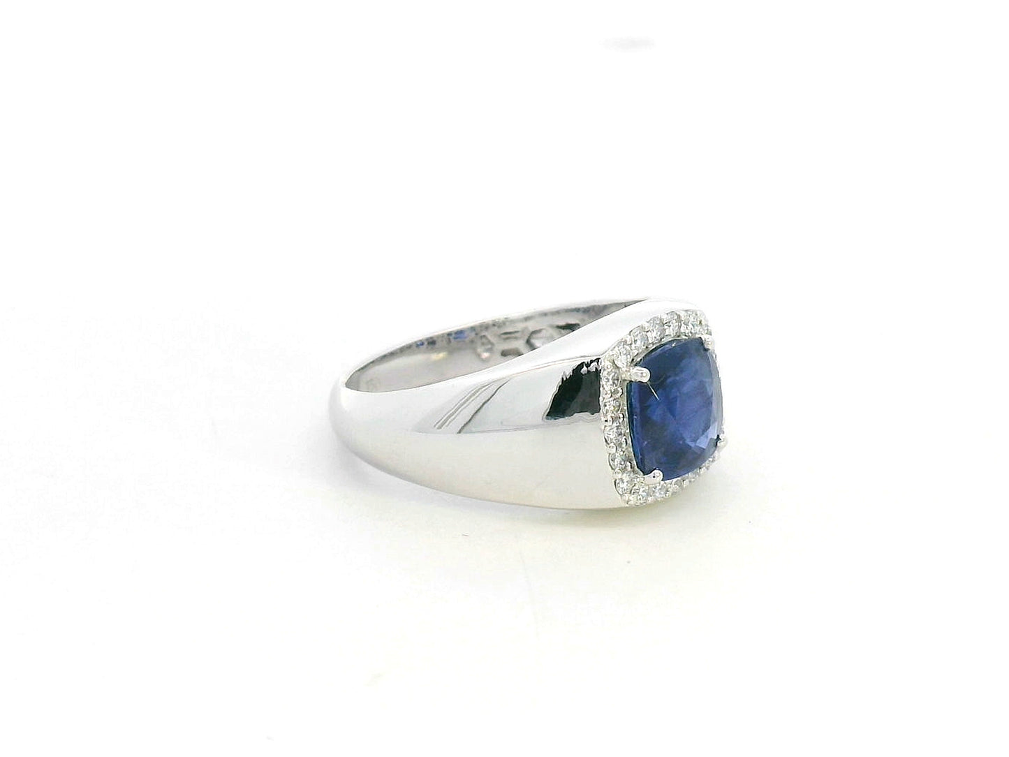 18K white gold men’s ring with 2.67ct cushion-cut blue sapphire and 0.30ct diamond halo.