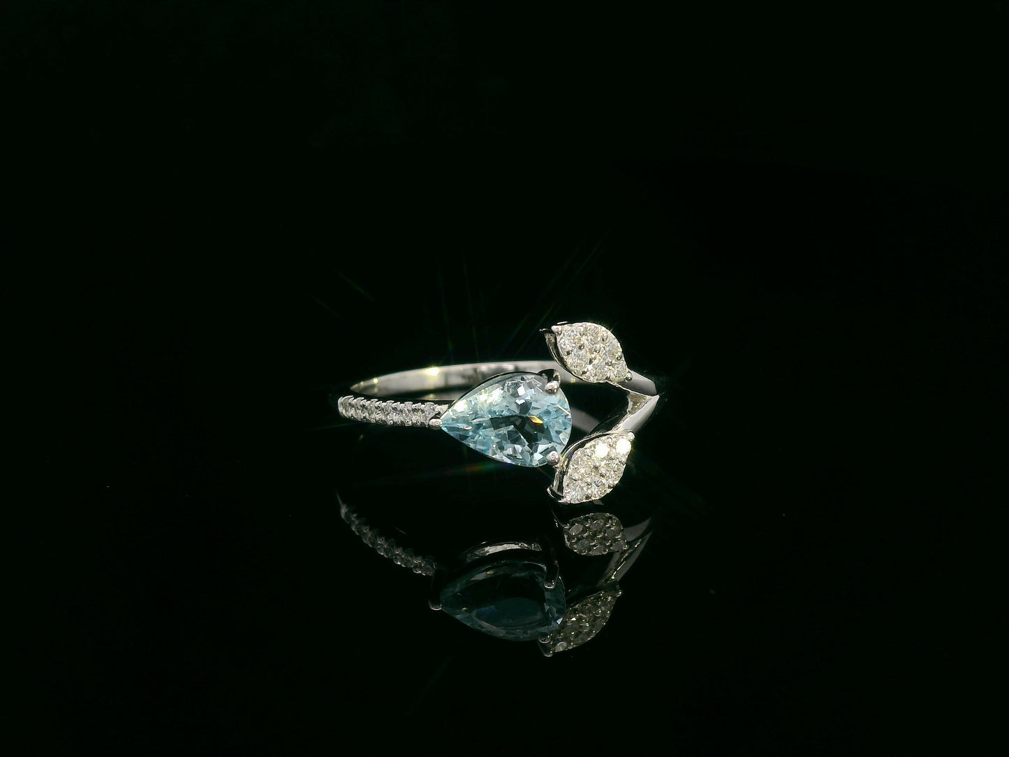 18k white gold ring with 0.69ct pear aquamarine & 0.15ct diamond-accented leaves – certificate included