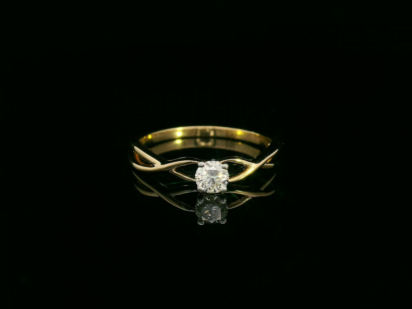 18k yellow gold diamond ring with 0.23ct round brilliant diamond & infinity shank – certificate included