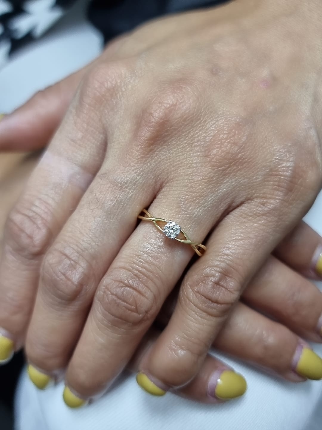 18k yellow gold diamond ring with 0.23ct round brilliant diamond & infinity shank – certificate included