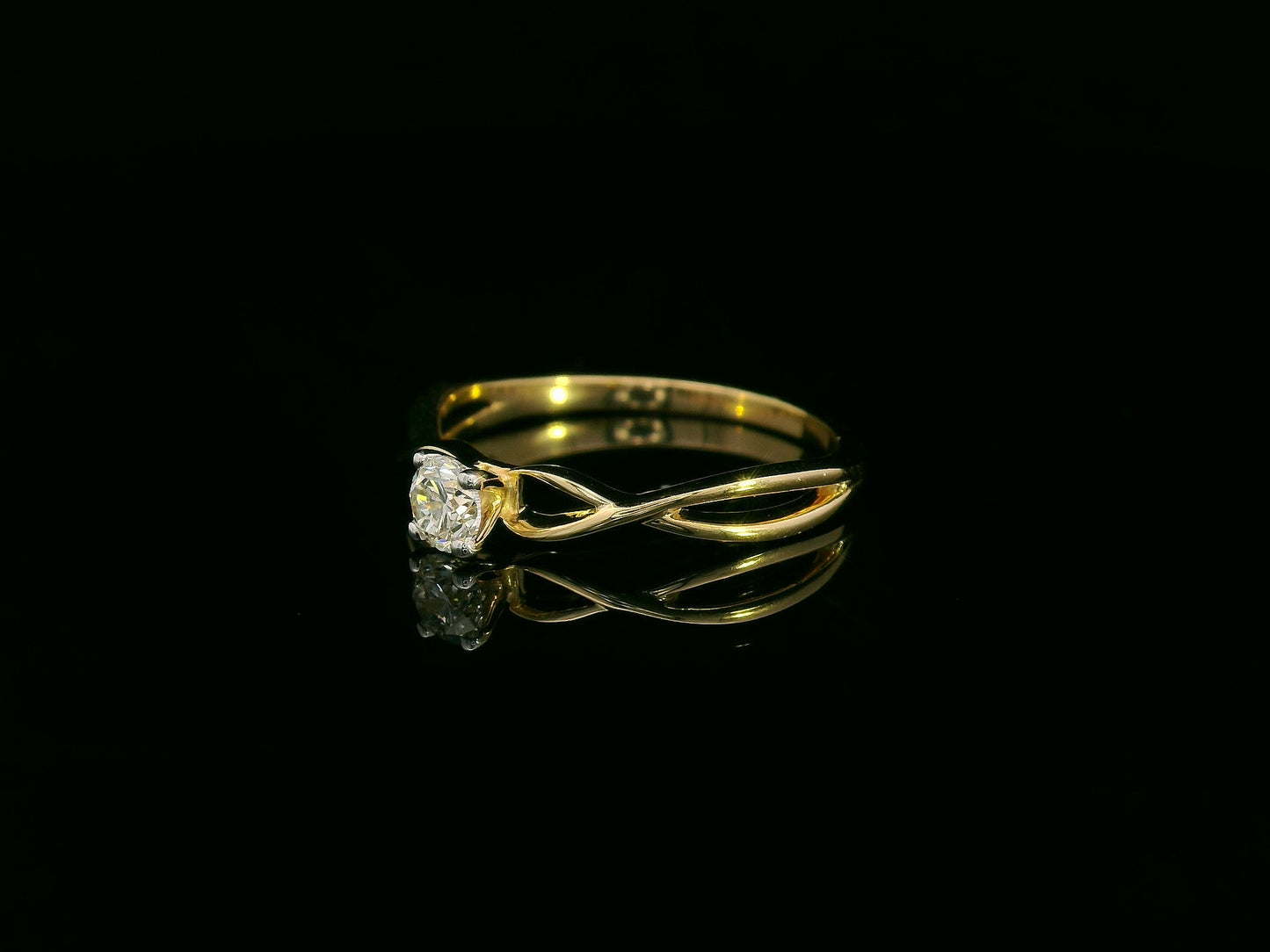 18k yellow gold diamond ring with 0.23ct round brilliant diamond & infinity shank – certificate included