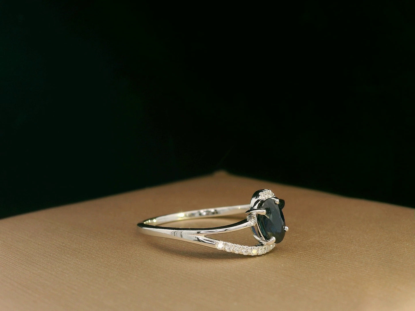 18k white gold ring with 0.63ct oval sapphire & 0.08ct diamond swirl – certificate included