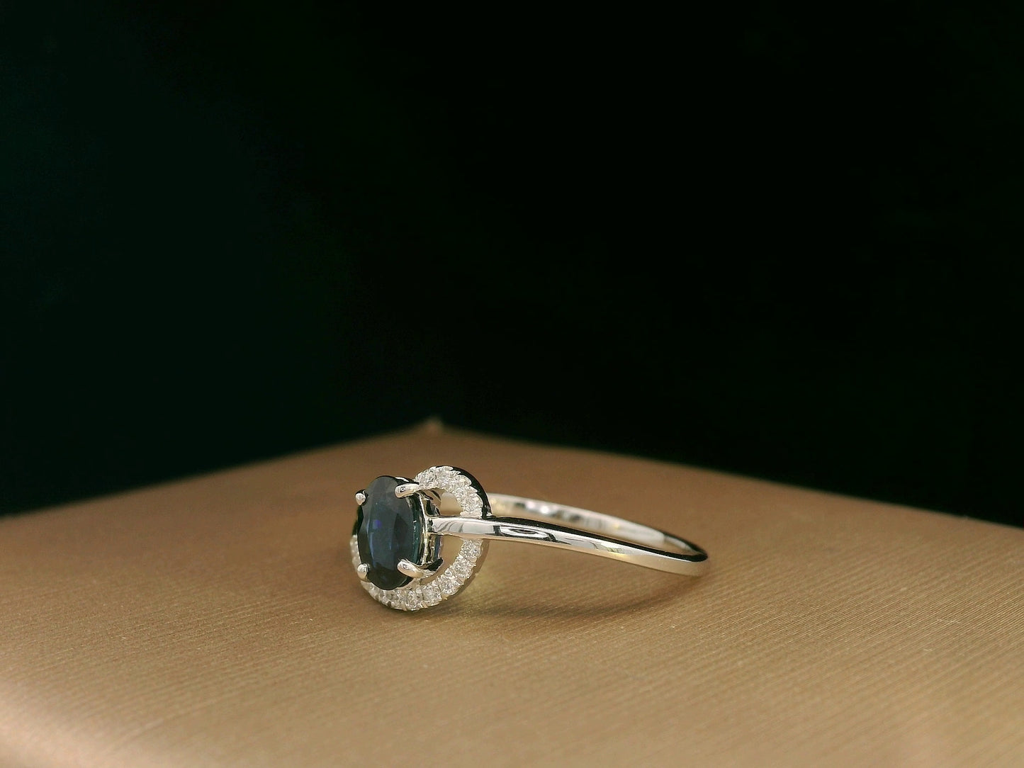 18k white gold ring with 0.63ct oval sapphire & 0.08ct diamond swirl – certificate included
