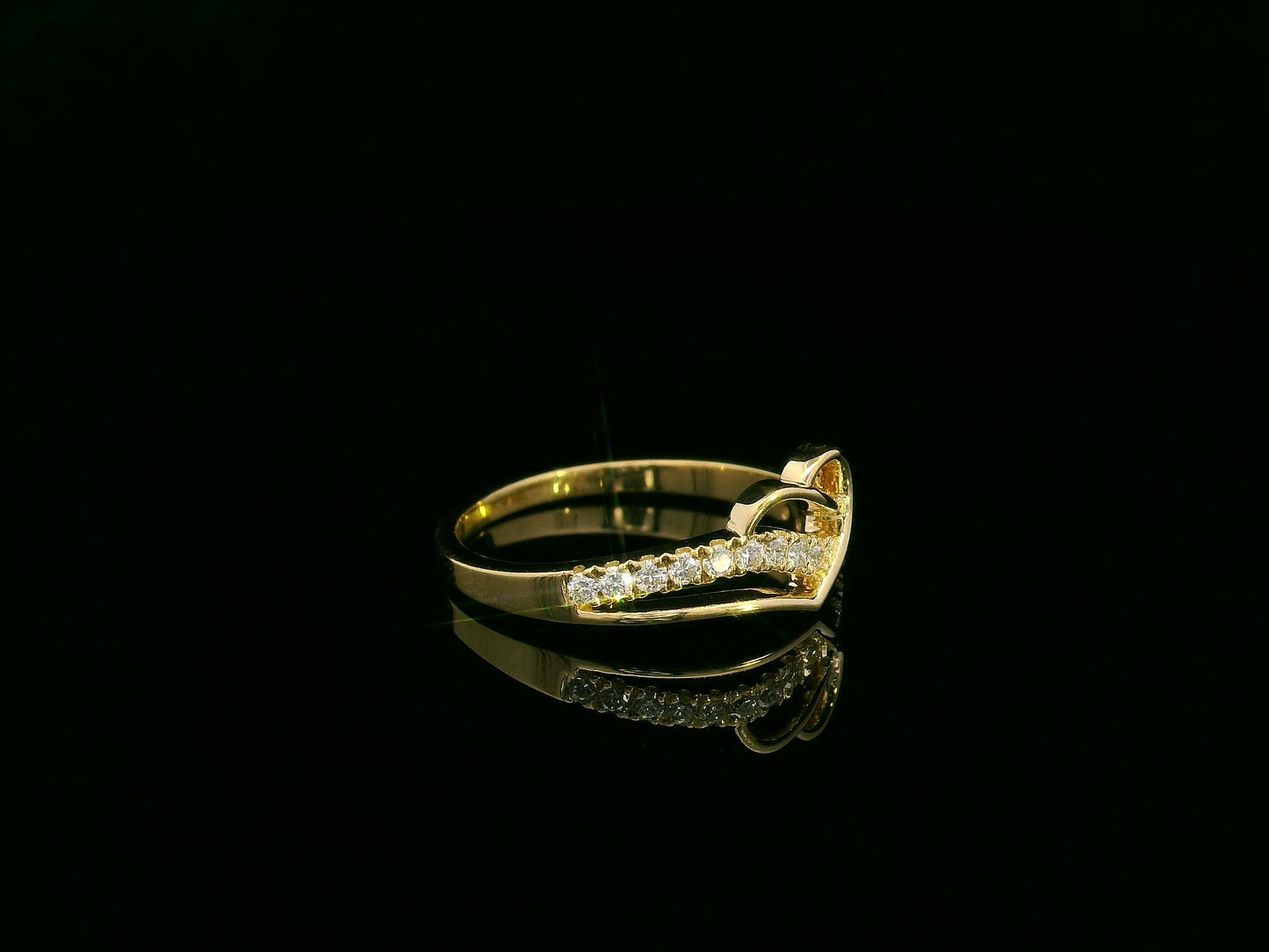 18k yellow gold heart-shaped ring with 0.21ct pavé diamonds – certificate included