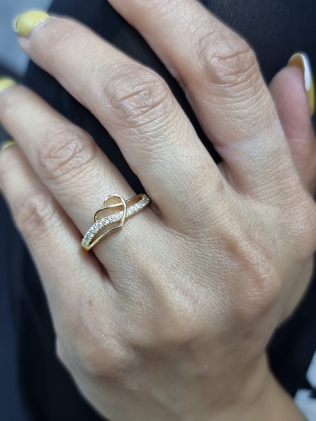 18k yellow gold heart-shaped ring with 0.21ct pavé diamonds – certificate included