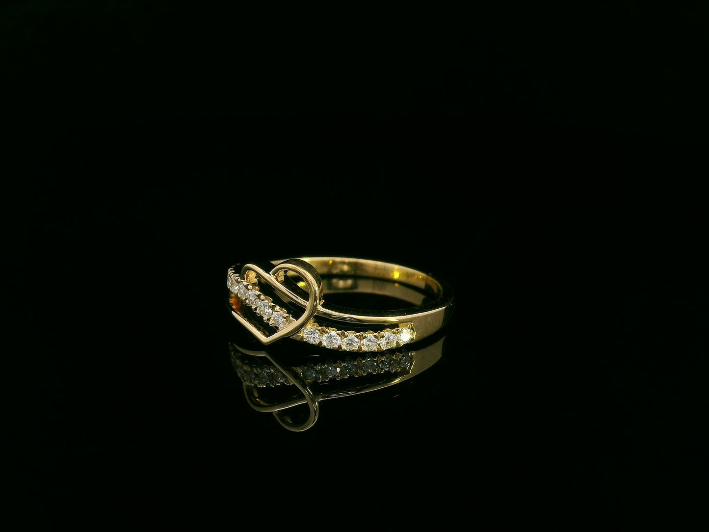 18k yellow gold heart-shaped ring with 0.21ct pavé diamonds – certificate included