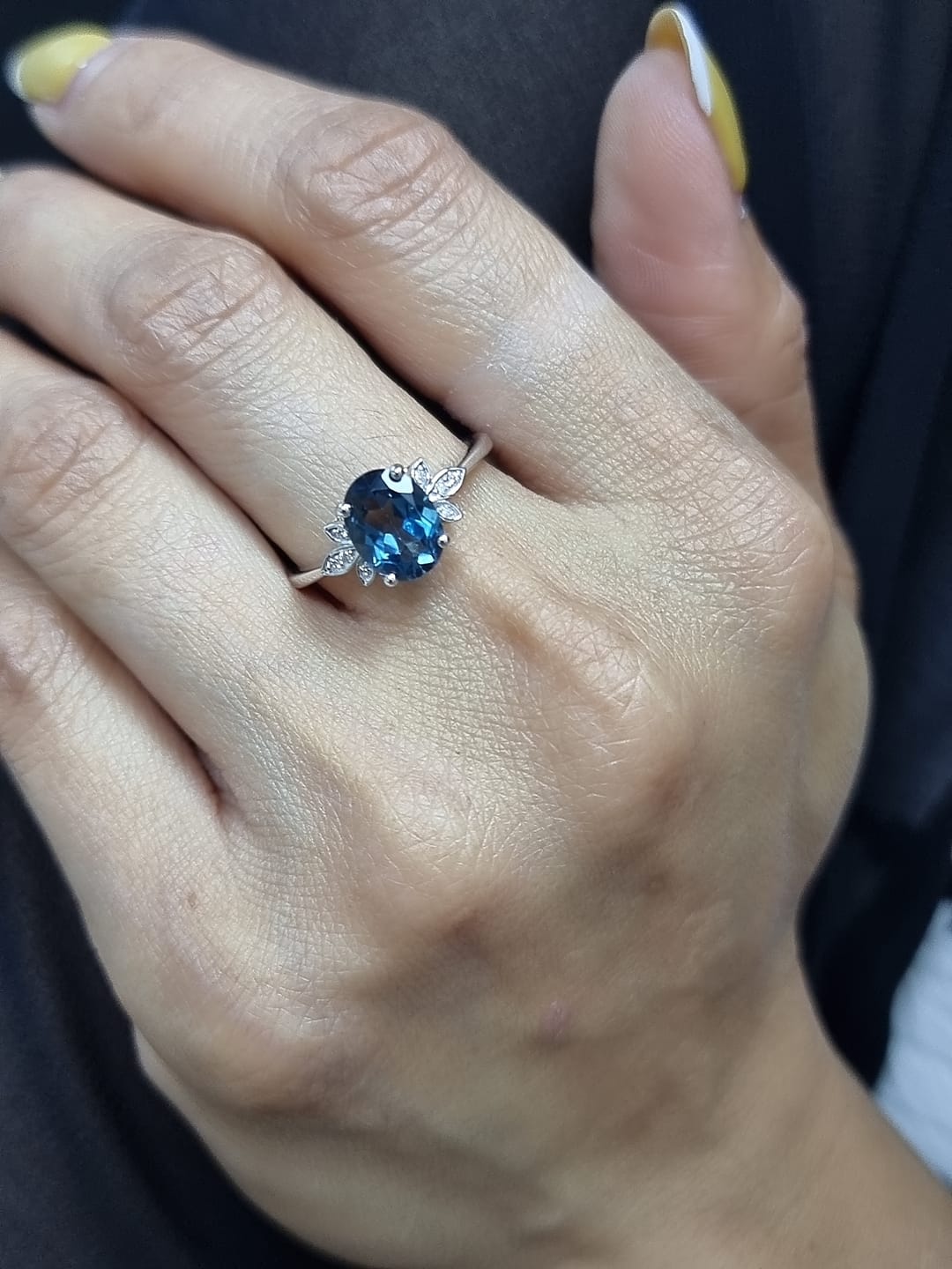 18k white gold ring with 2.35ct oval London Blue Topaz and 0.04ct diamond floral accents – certificate included