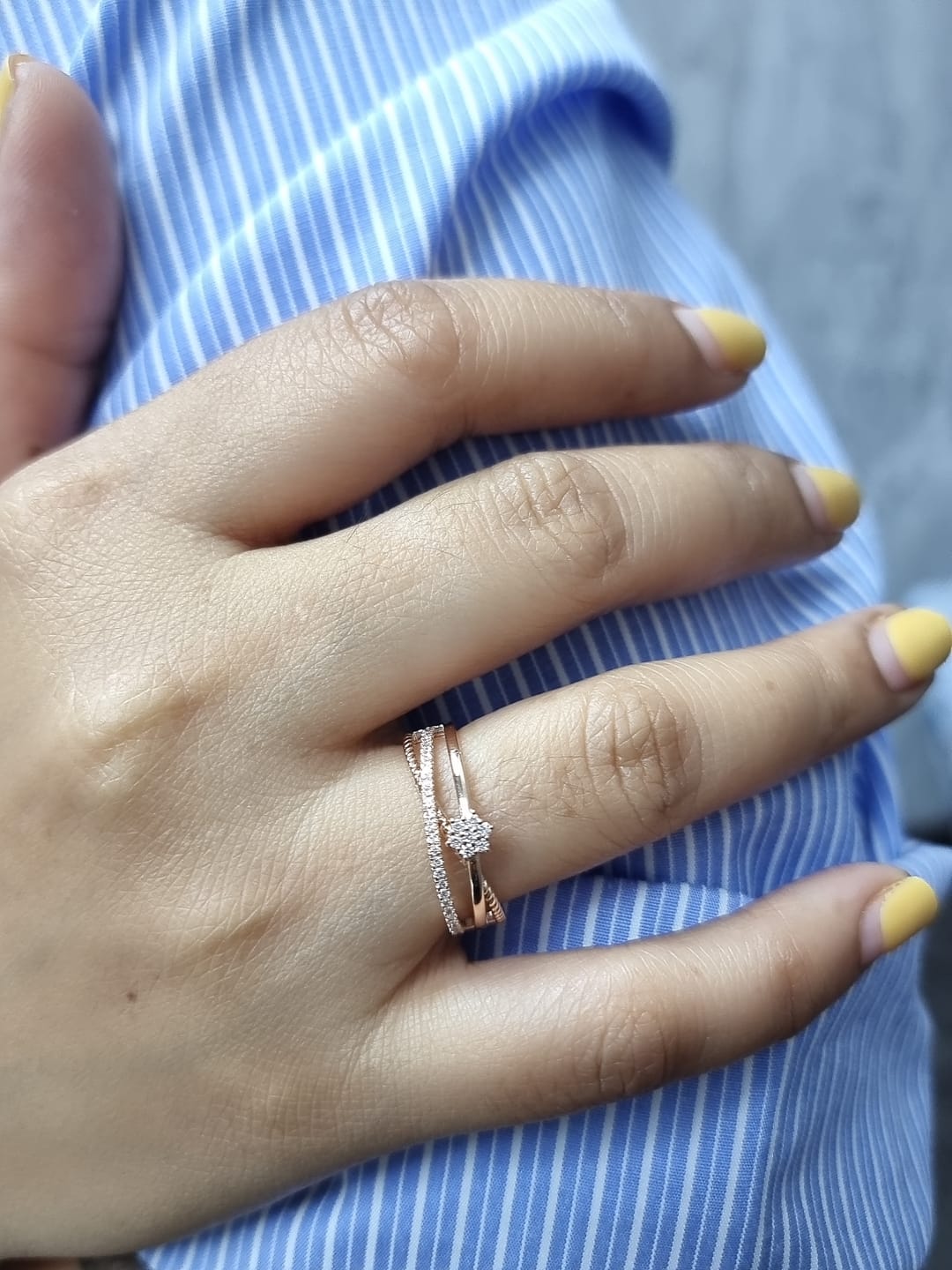 18k rose gold multi-band ring with 0.20ct floral diamond cluster – certificate included