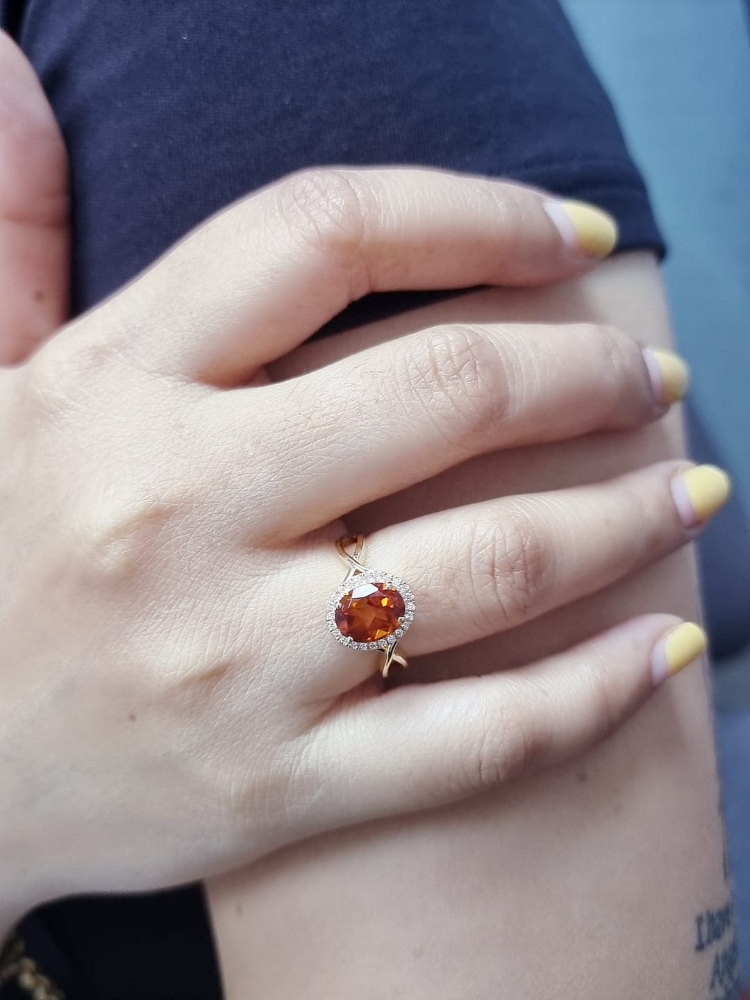 18k yellow gold ring with 1.78ct oval citrine & 0.11ct diamond halo – certificate included