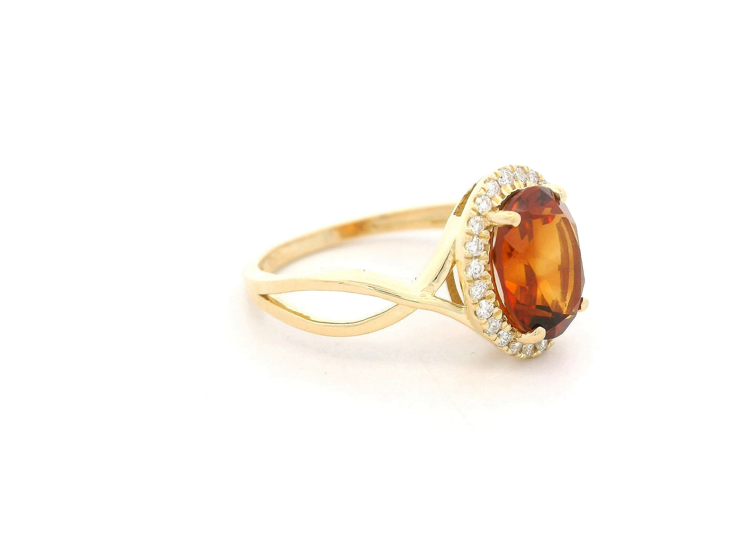 18k yellow gold ring with 1.78ct oval citrine & 0.11ct diamond halo – certificate included