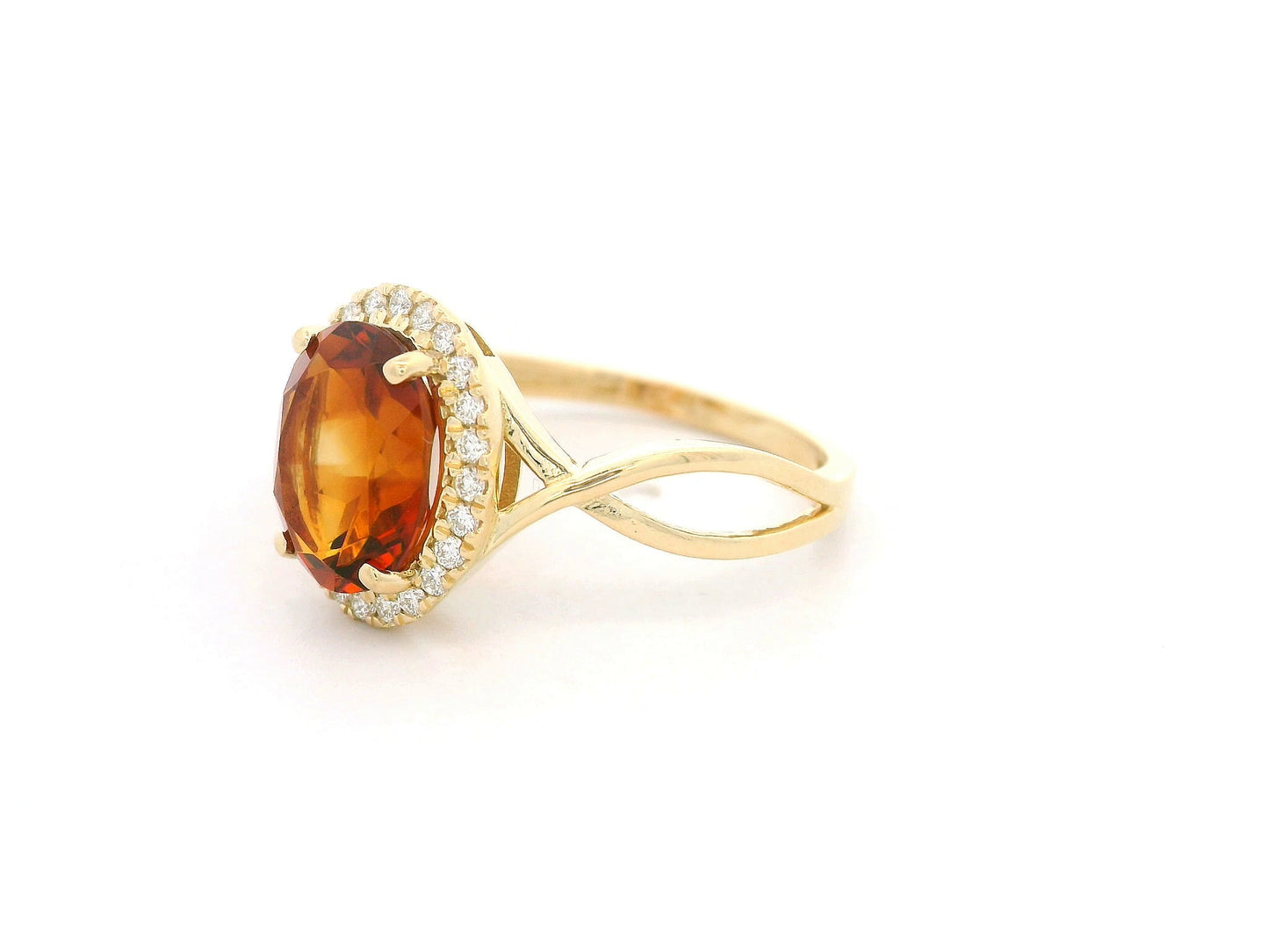 18k yellow gold ring with 1.78ct oval citrine & 0.11ct diamond halo – certificate included