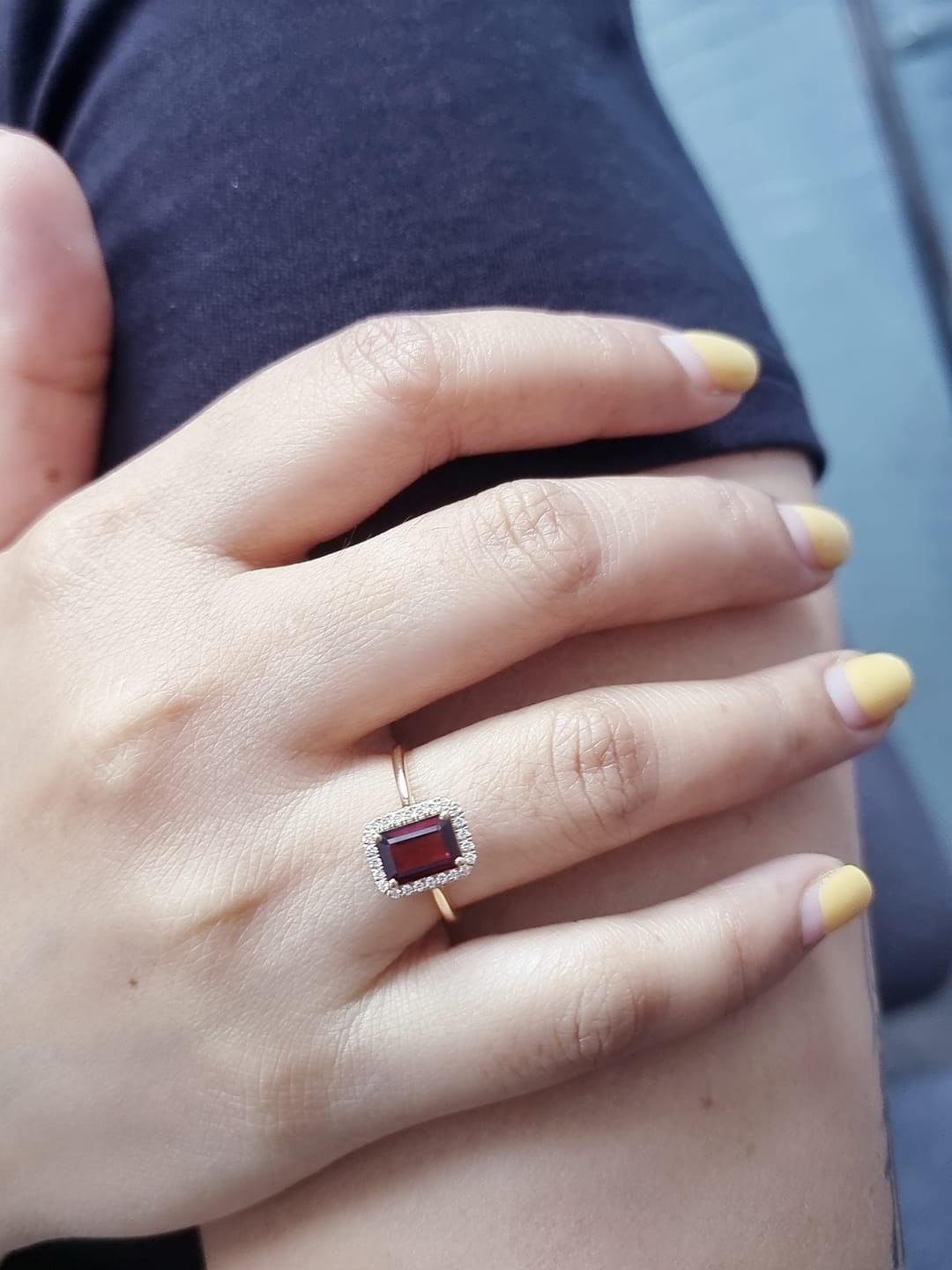 18k yellow gold ring featuring 1.67ct emerald-cut garnet with 0.14ct diamond halo