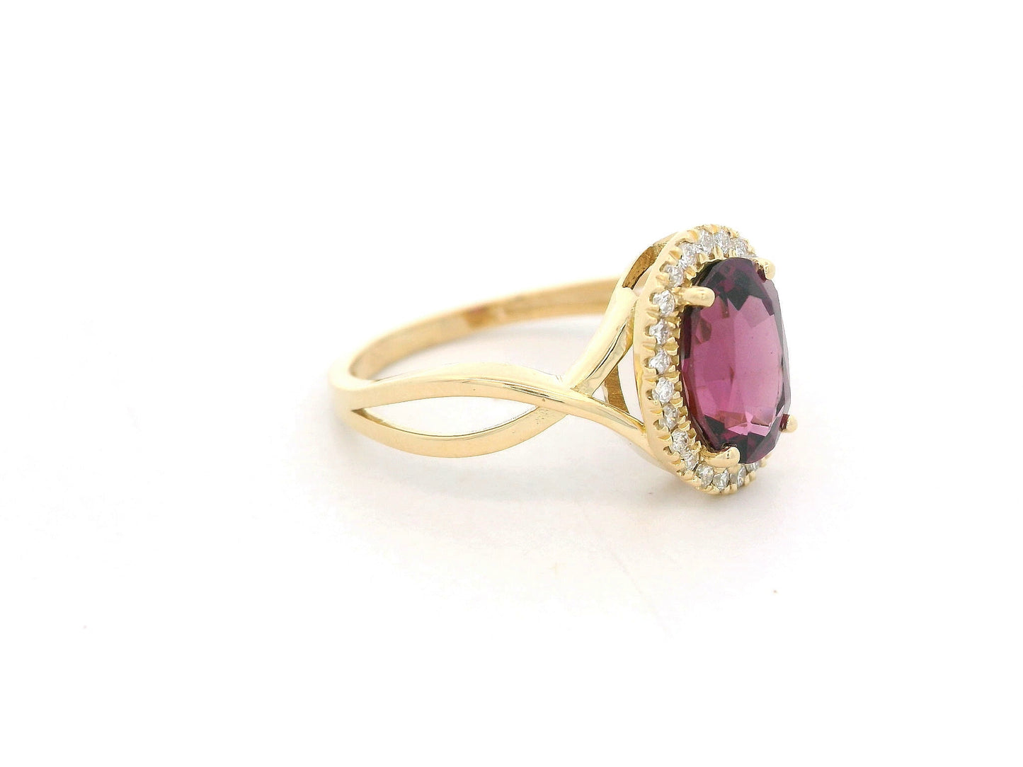 18k yellow gold ring with 1.99ct oval rhodolite & 0.14ct diamond halo – certificate included