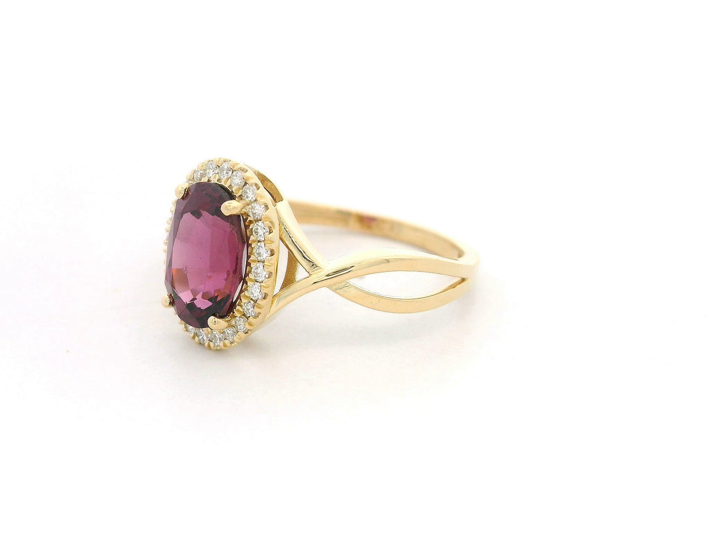 18k yellow gold ring with 1.99ct oval rhodolite & 0.14ct diamond halo – certificate included