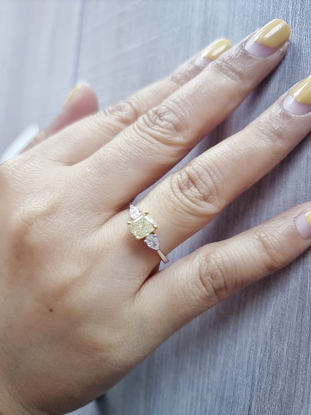 18k-White-Gold-Fancy-Yellow-Diamond-Ring-Pear-Diamonds-IGI certified