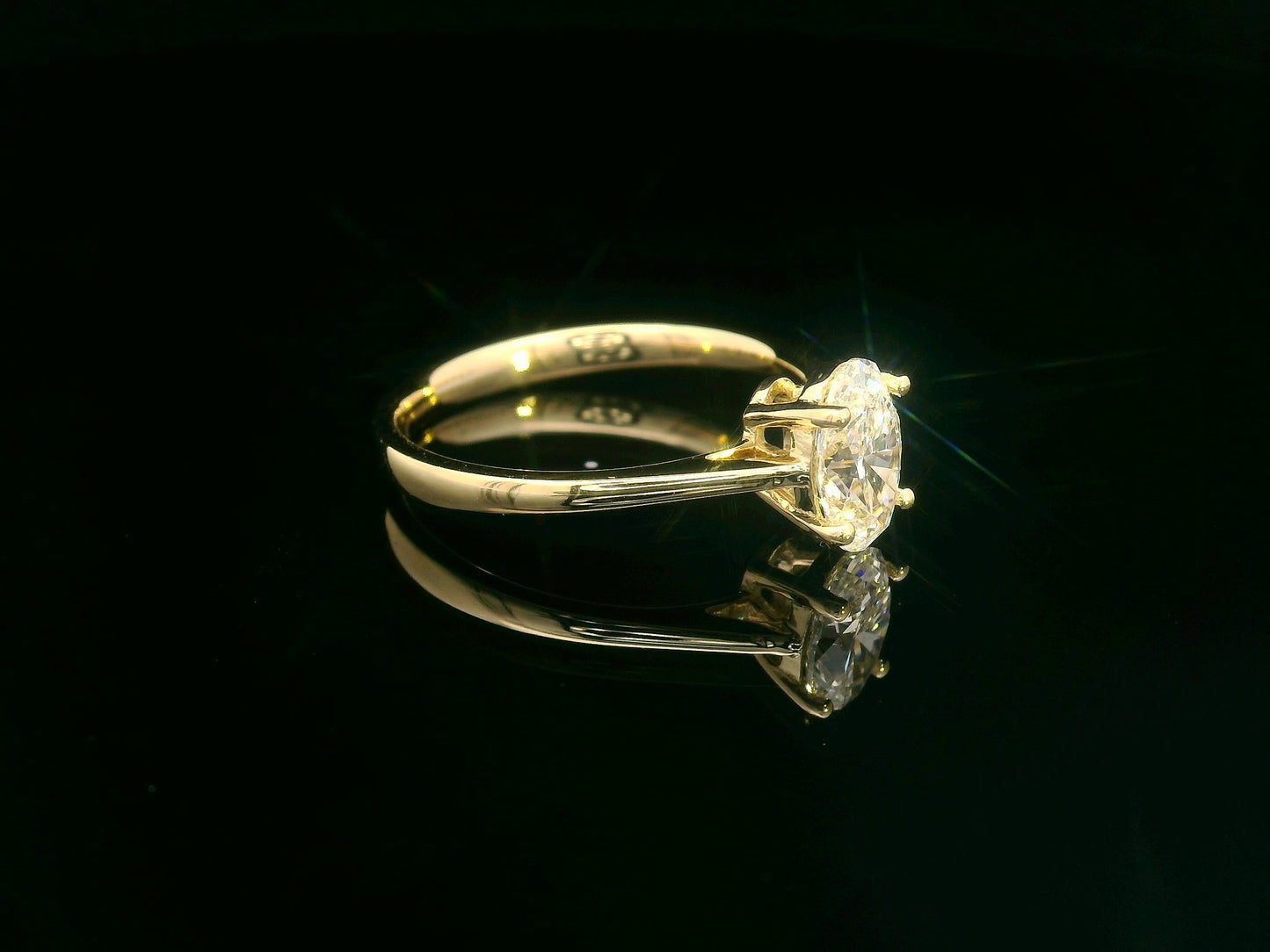 1.01ct Oval-Cut Solitaire Diamond Ring in 18k Yellow Gold, SI1 F Color, IGI Certified, Prong-Set Engagement Jewelry