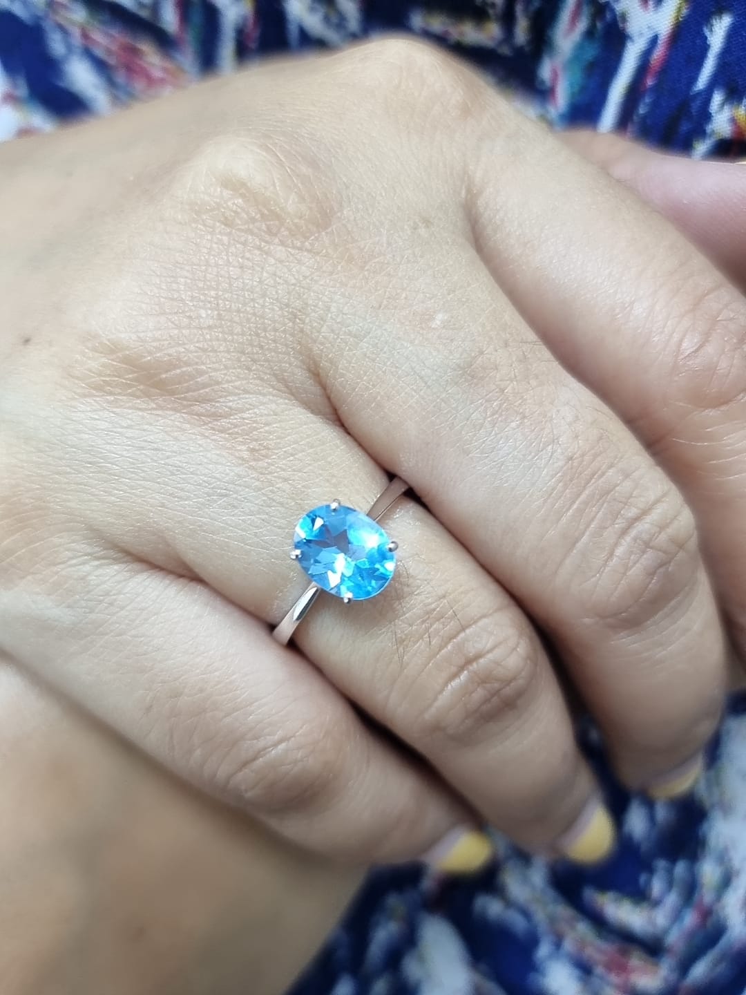 18K white gold ring featuring a 2.24ct oval-cut Blue Topaz prong-set centerpiece.
