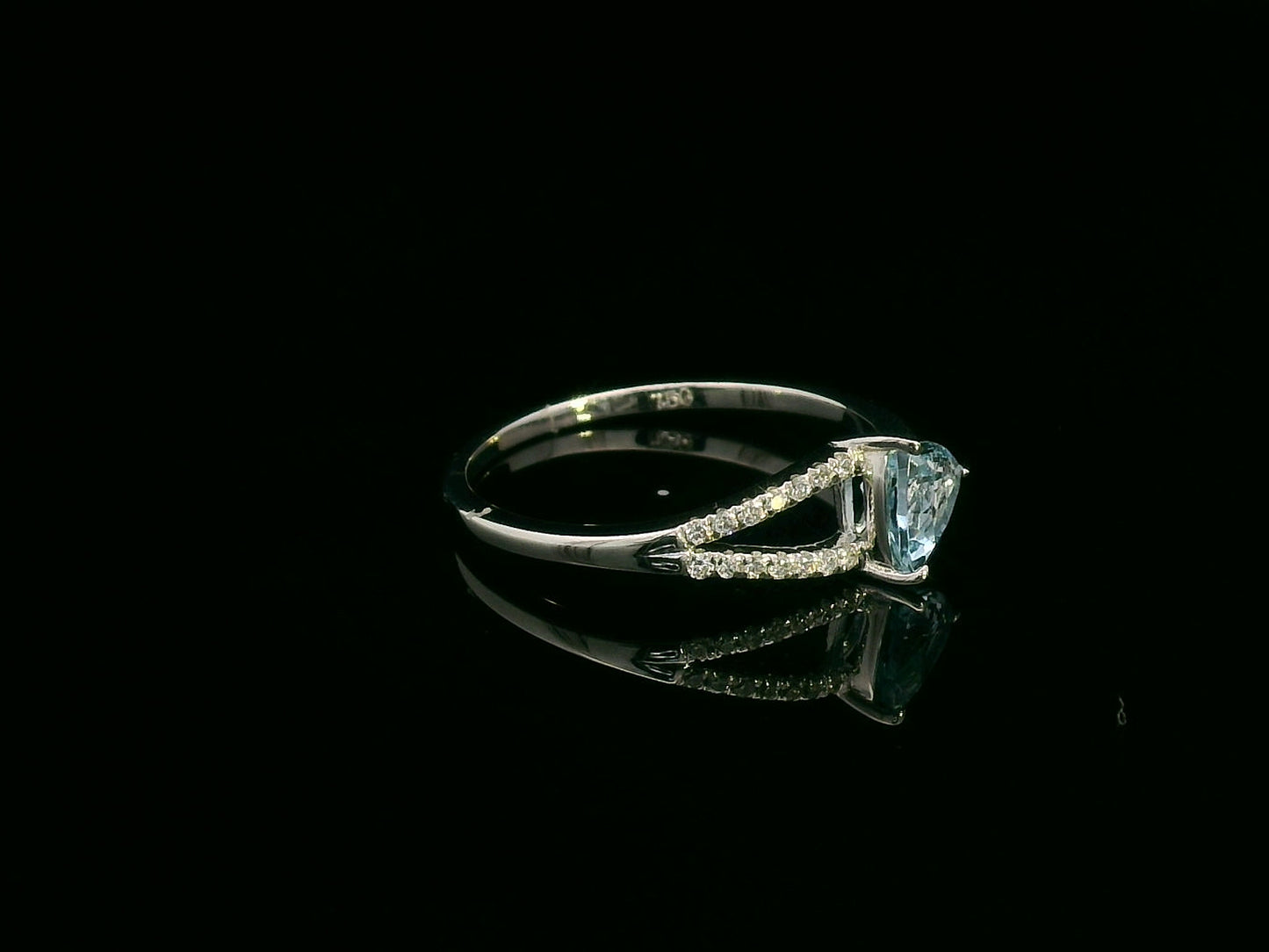 18K White Gold Trillion-Cut Aquamarine and Diamond Ring
