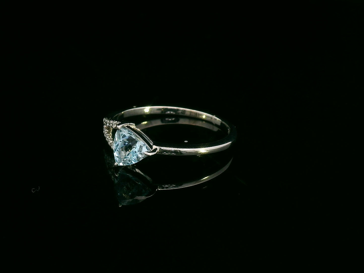 18K White Gold Trillion-Cut Aquamarine and Diamond Ring