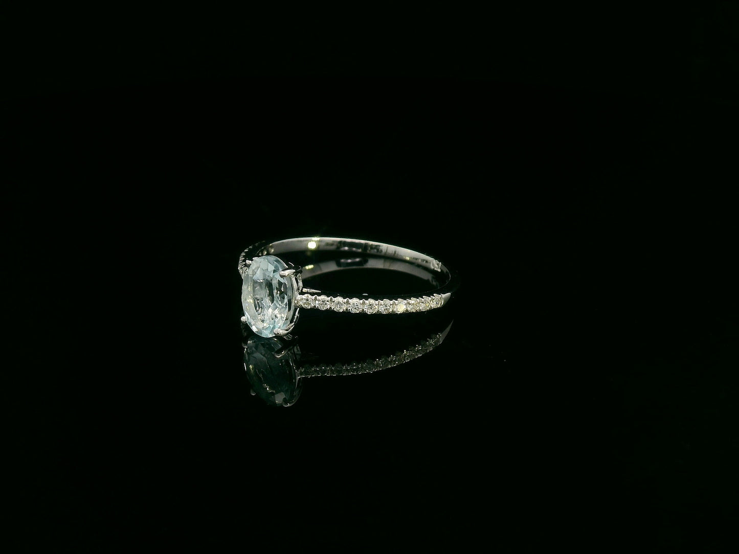 18K white gold oval aquamarine and diamond ring – elegant fine jewelry by Emirates Diamonds.