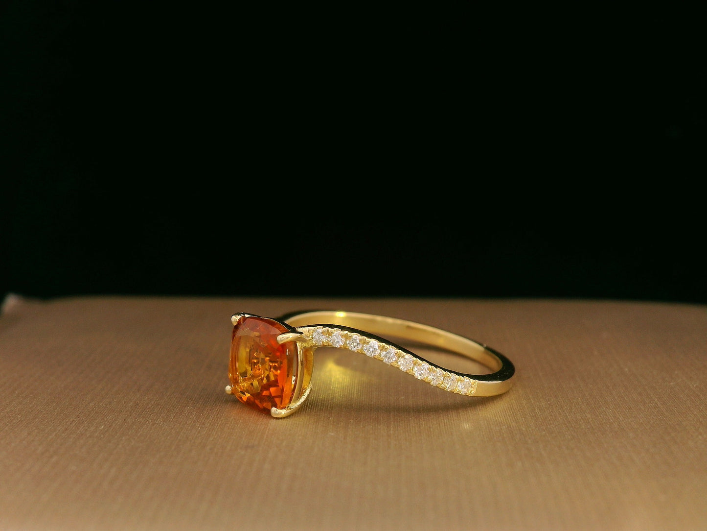 18K gold ring with 0.91 carat cushion-cut citrine and 0.11 carat diamond ribbon, modern luxury design