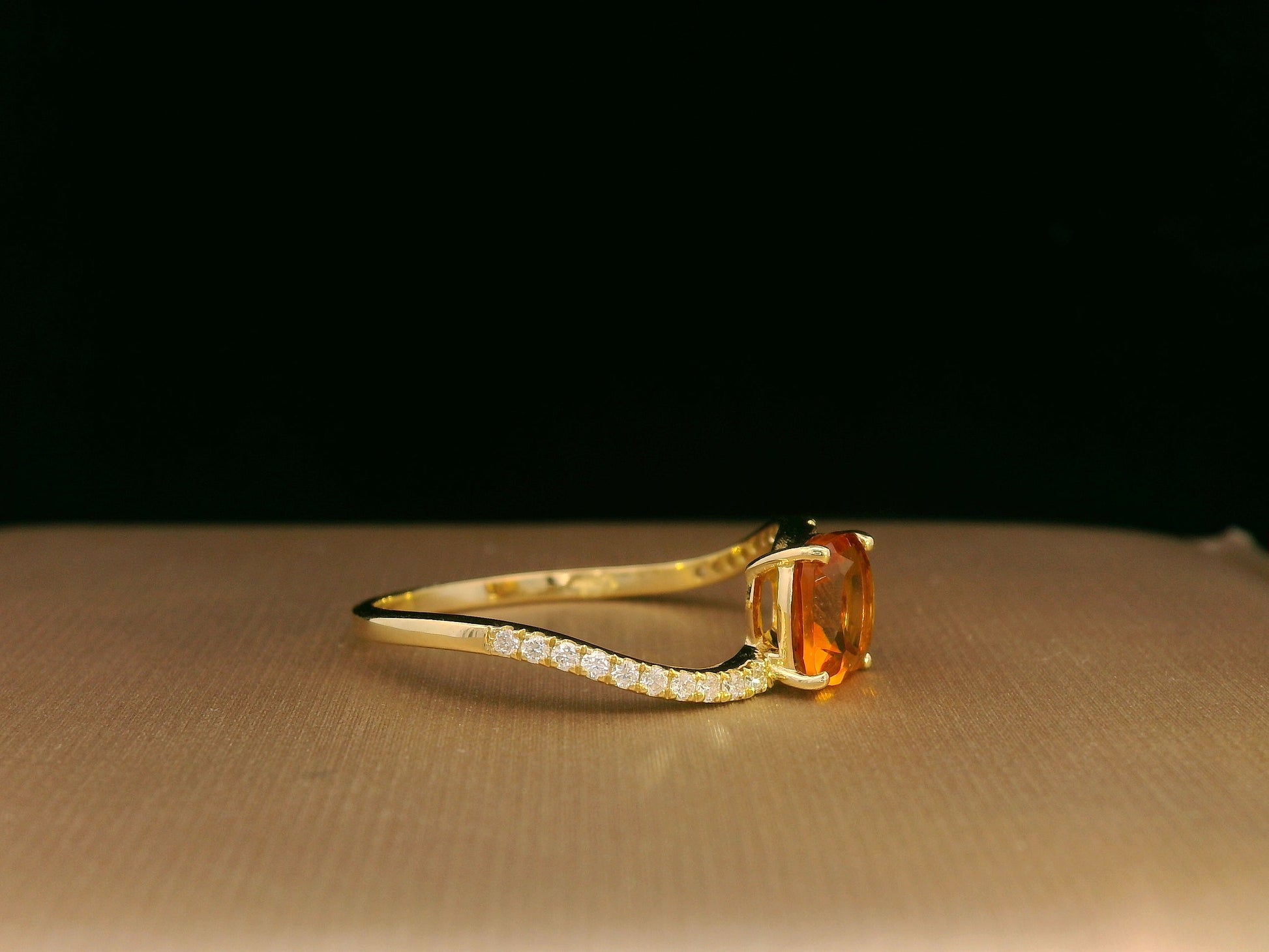 18K gold ring with 0.91 carat cushion-cut citrine and 0.11 carat diamond ribbon, modern luxury design