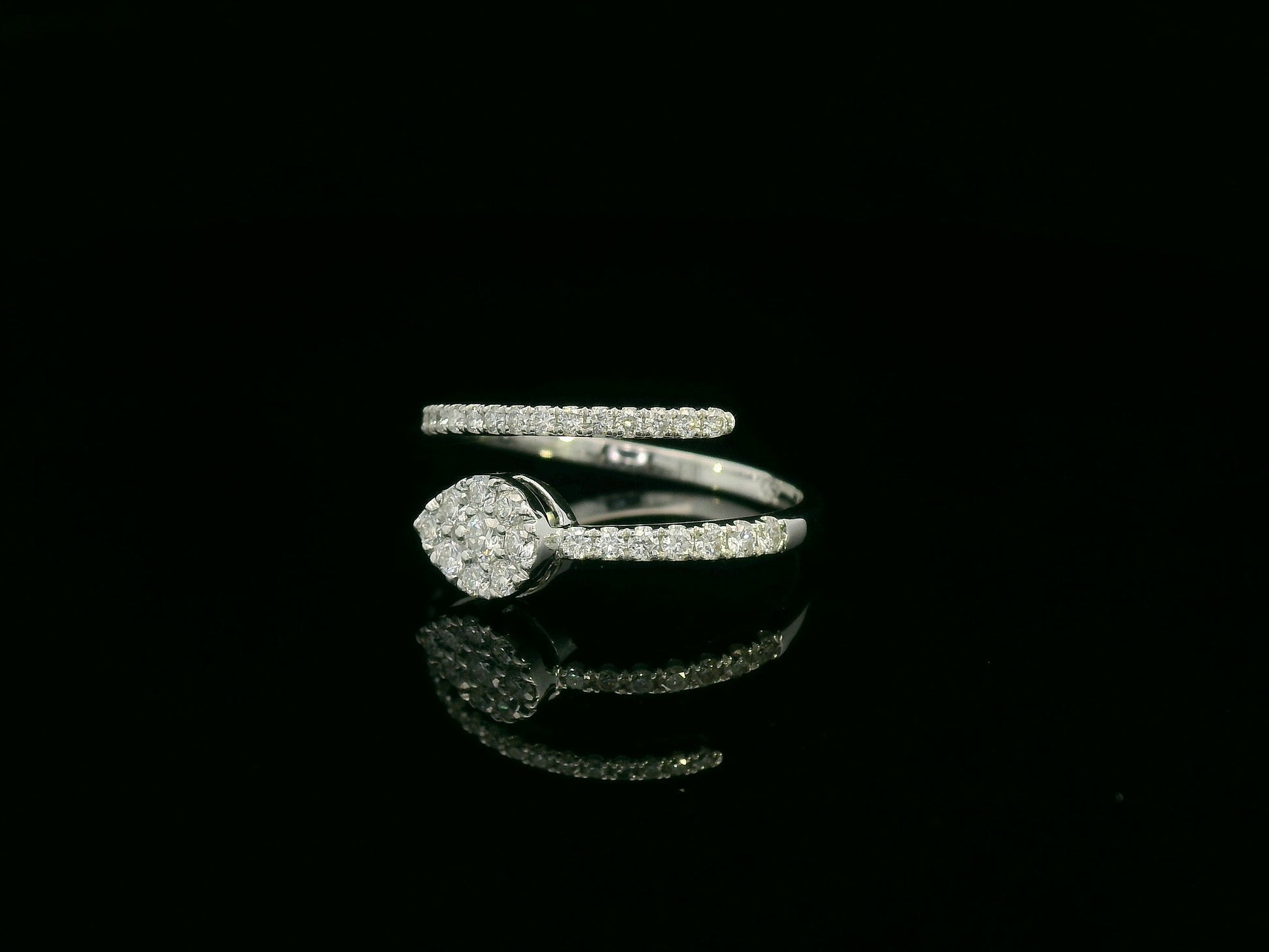 18K gold diamond wrap ring featuring a pavé double-band design with a pear-shaped motif.