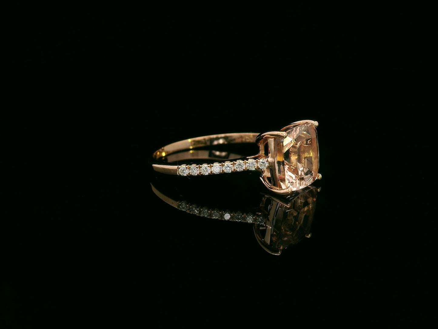 18K rose gold ring with cushion-cut morganite and diamond accents, 2.30 carat