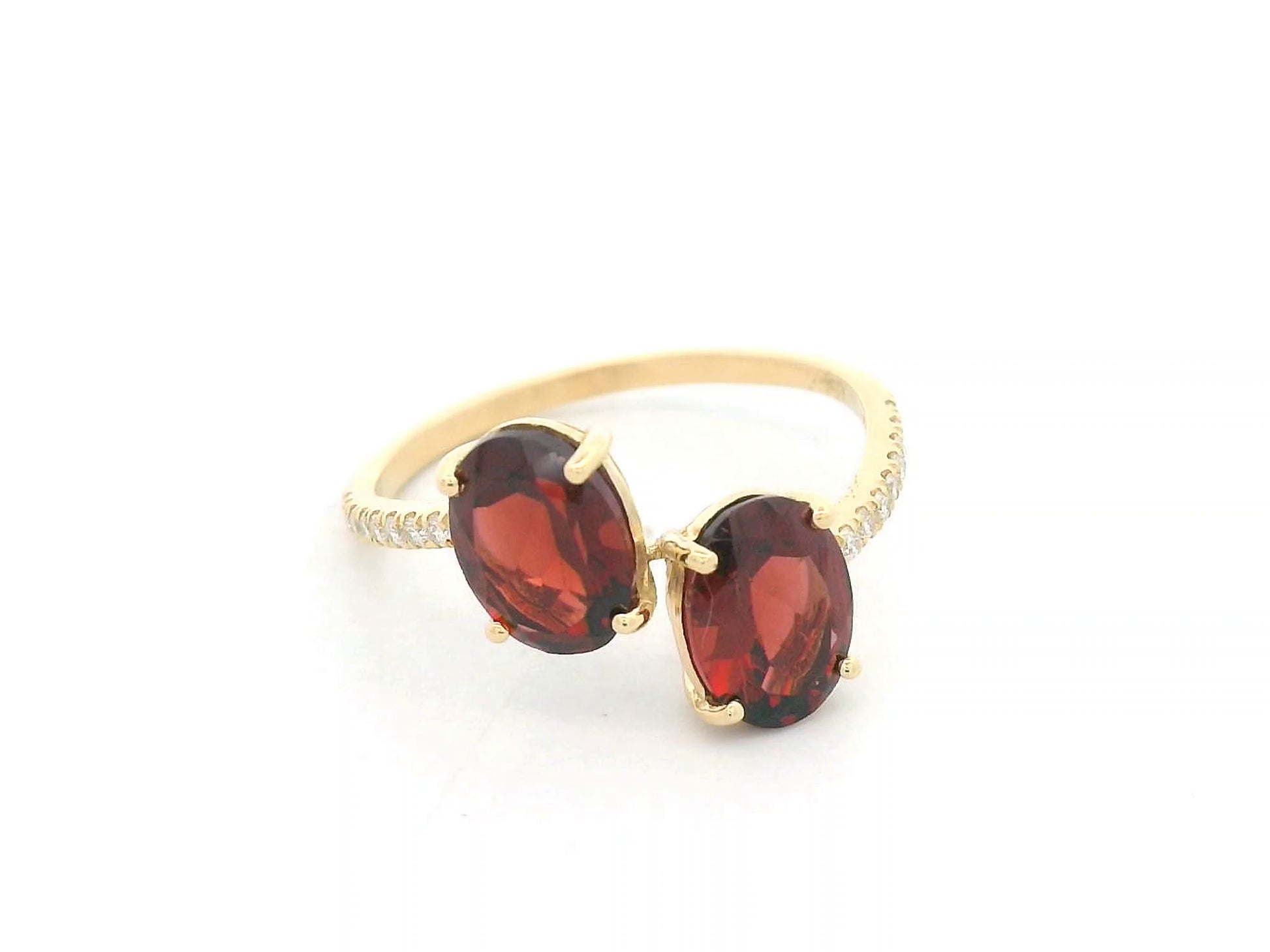 18K yellow gold men’s garnet toi et moi bypass ring with 2.62ct oval garnets and 0.12ct pavé diamonds