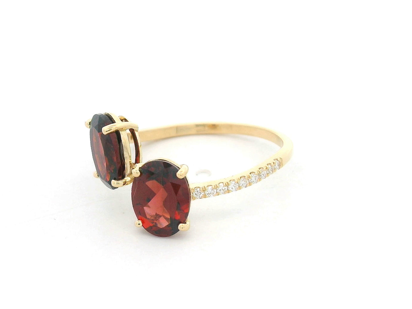 18K yellow gold men’s garnet toi et moi bypass ring with 2.62ct oval garnets and 0.12ct pavé diamonds