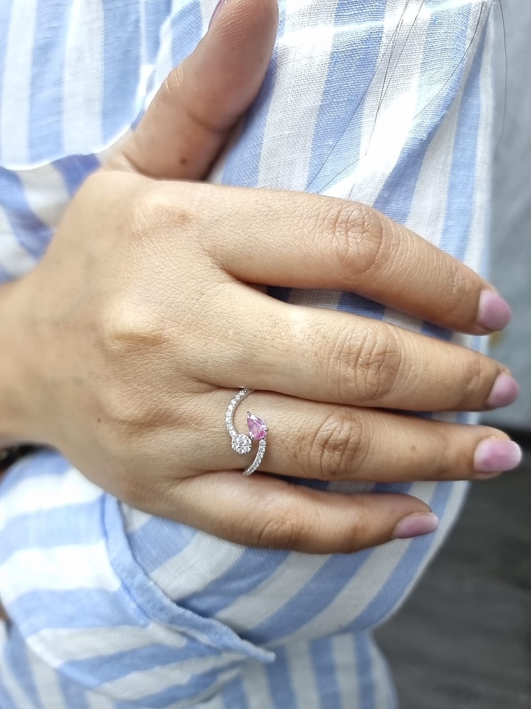 18K white gold bypass ring with pear-cut pink sapphire and diamond cluster