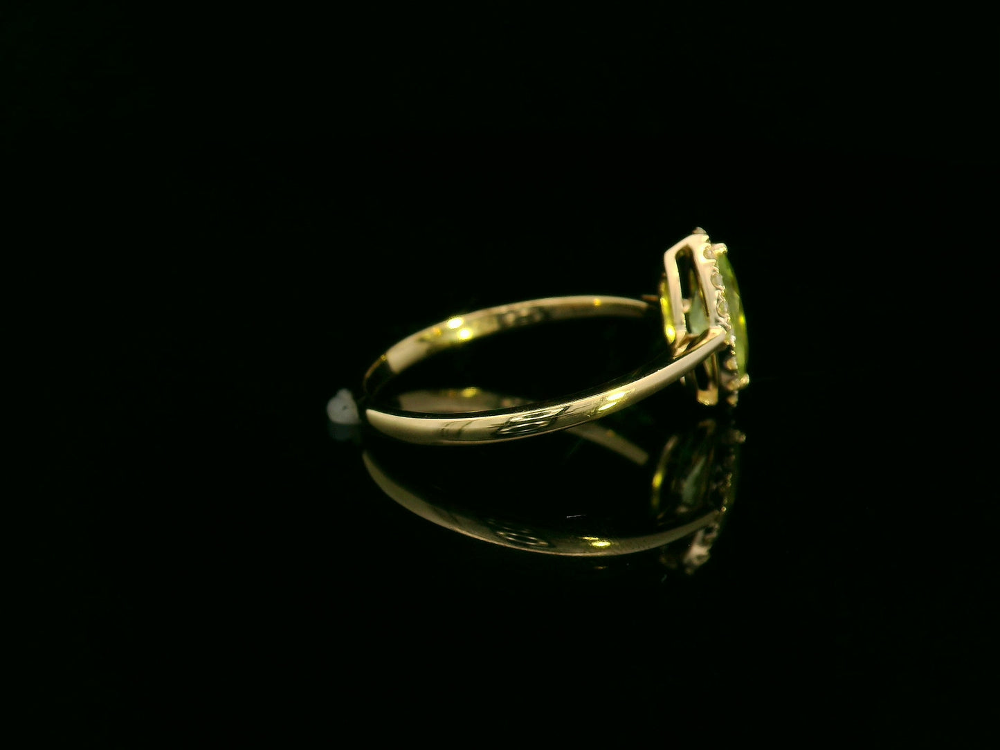 18k yellow gold ring featuring a 0.64ct marquise Peridot surrounded by a 0.15ct diamond halo