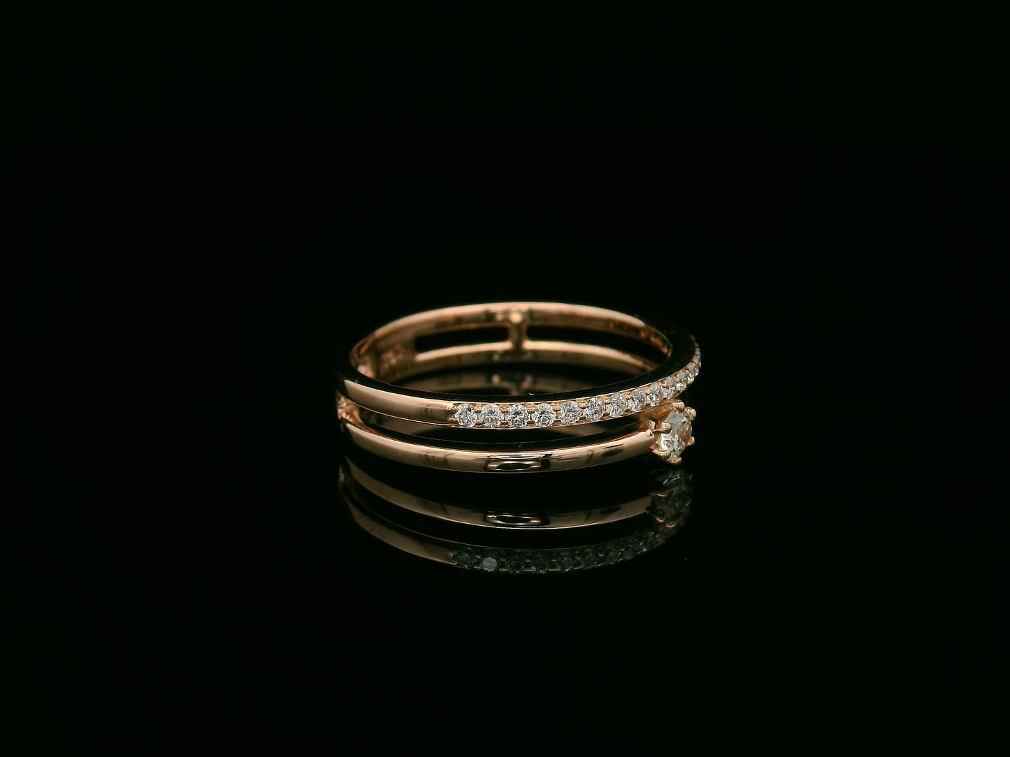 18K rose gold double-band diamond ring with round center diamond and pavé accents – Emirates Diamonds