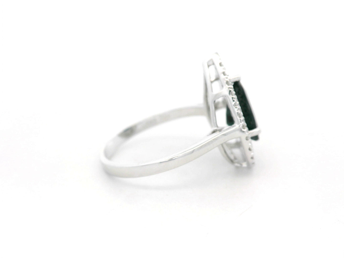 18K white gold pear-shaped blue sapphire ring – 2.31ct sapphire with 0.51ct double diamond halo by Emirates Diamonds