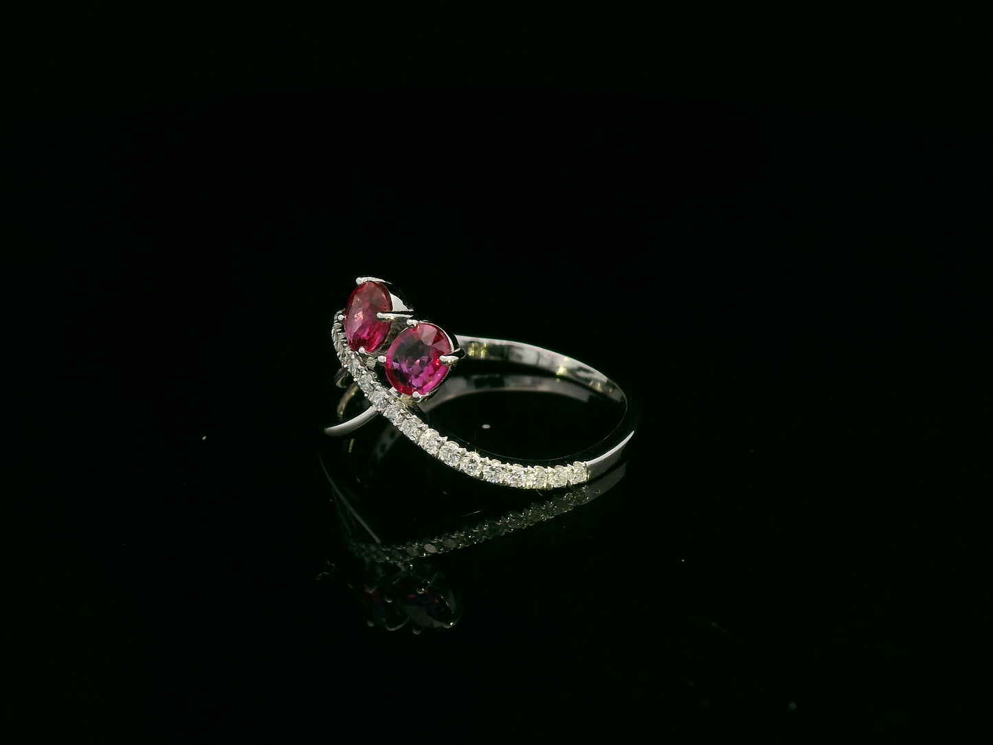 Ruby and diamond toi et moi ring in 18K white gold with crossover band
