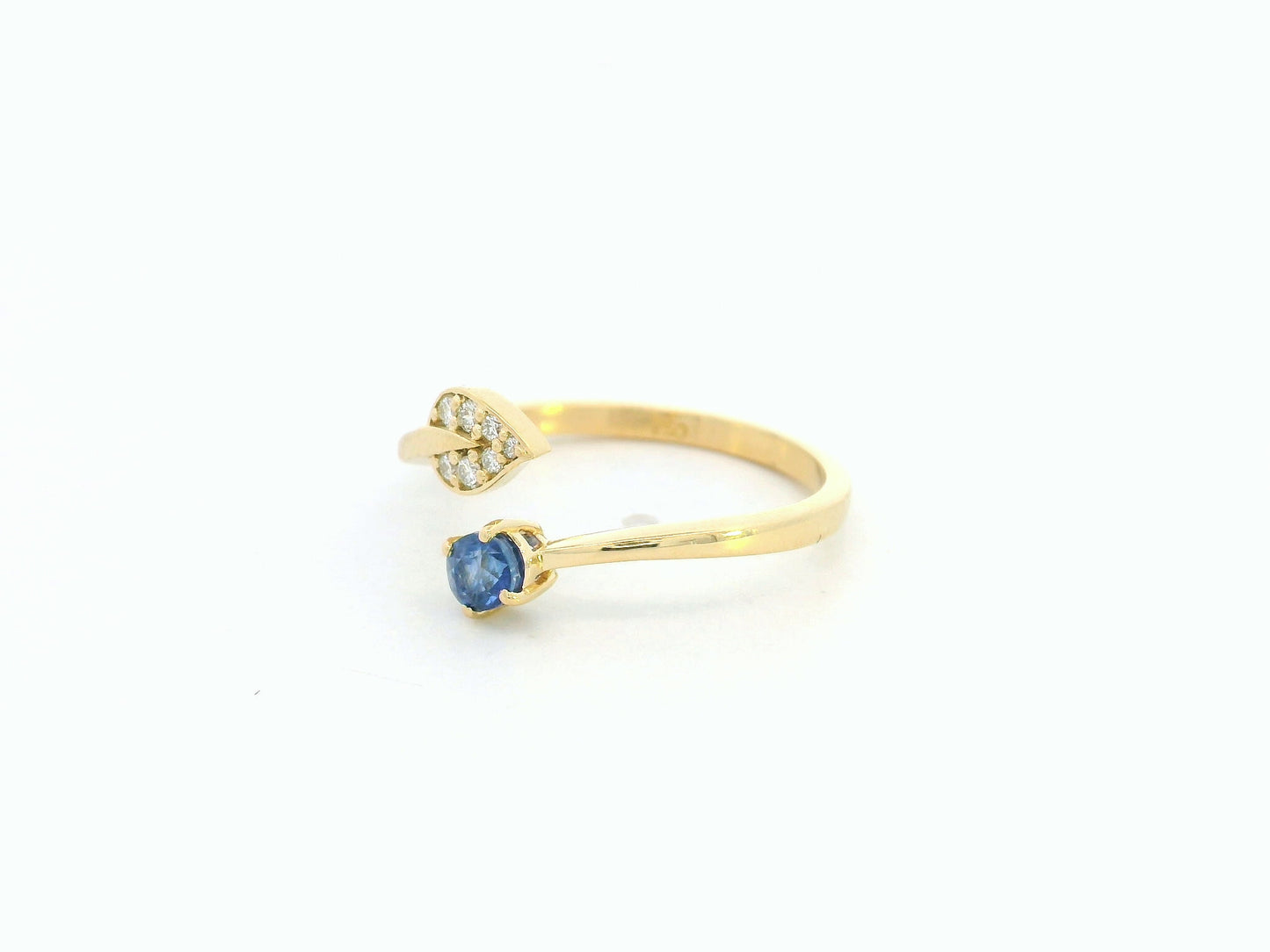 18K yellow gold sapphire diamond bypass ring by Emirates Diamonds