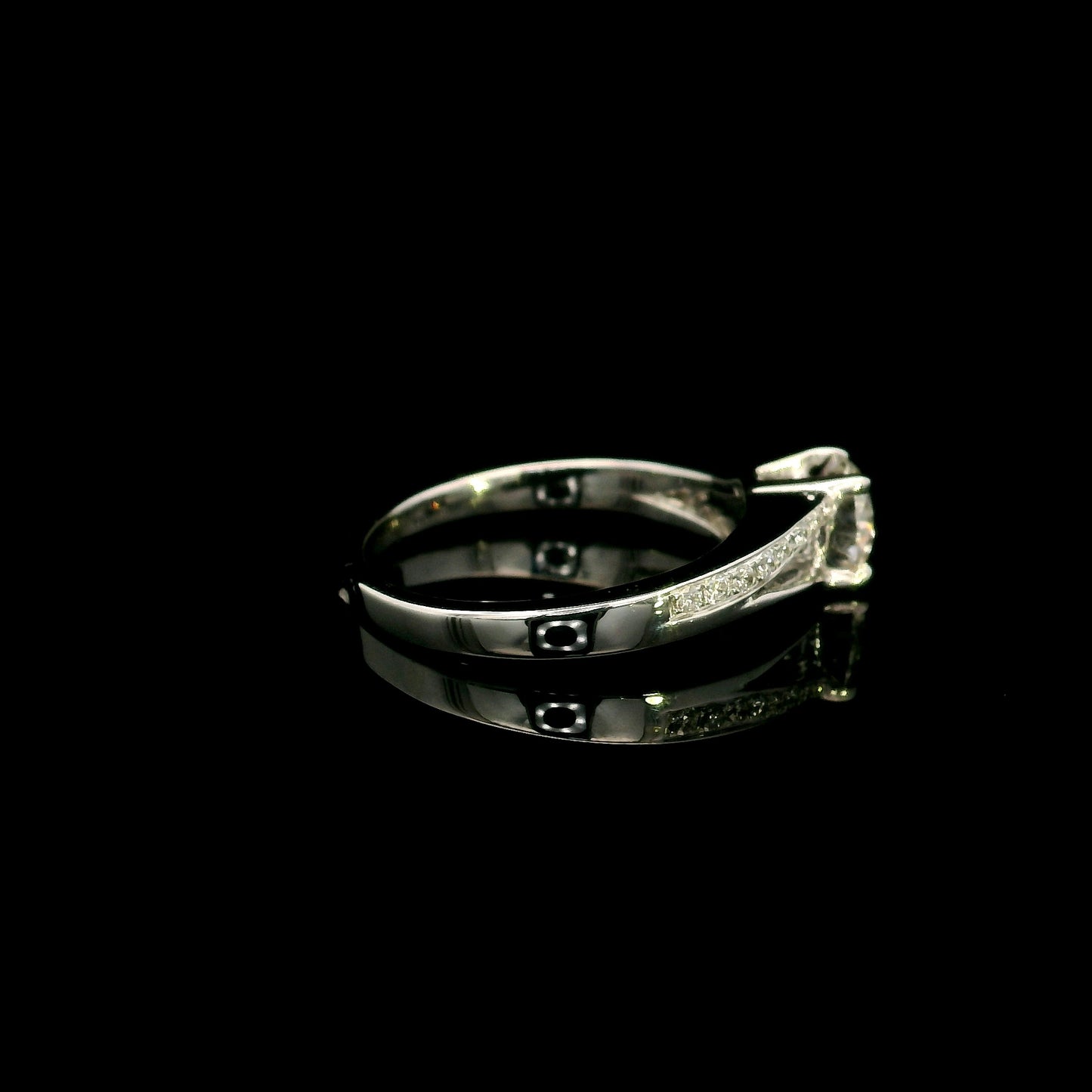 Round Diamond Twist Engagement Ring in 18K White Gold