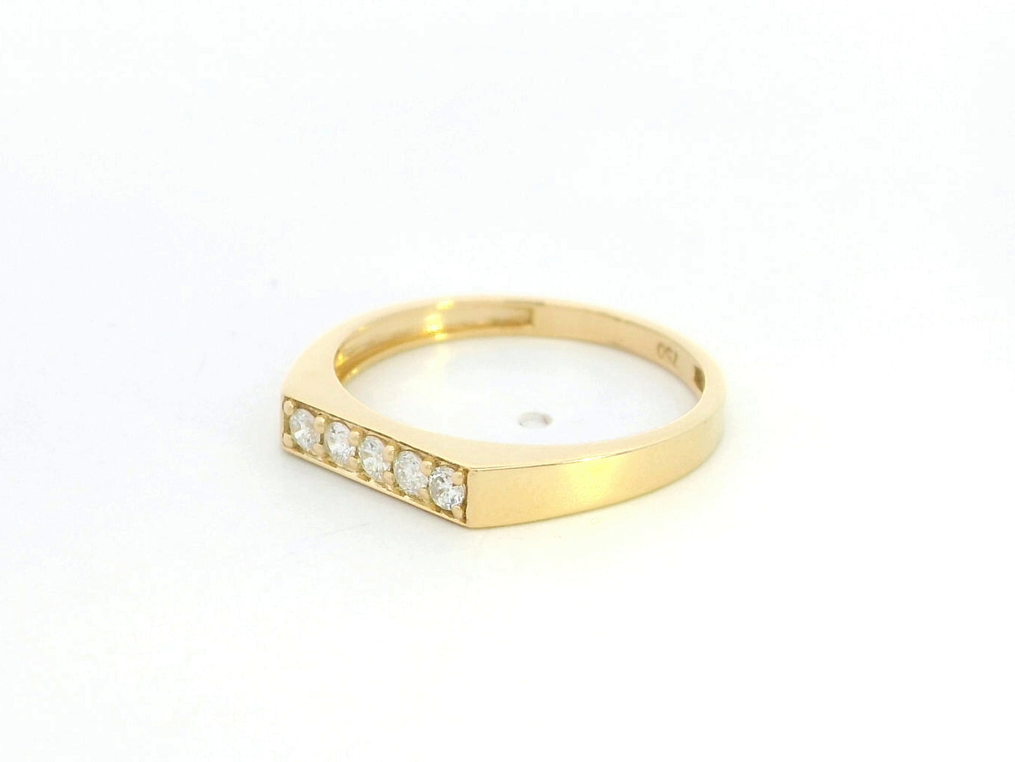 18K yellow gold diamond bar band ring with modern minimalist design.