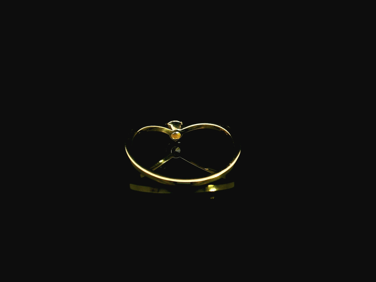 18K yellow gold diamond solitaire chevron ring with 0.15 carat natural diamond