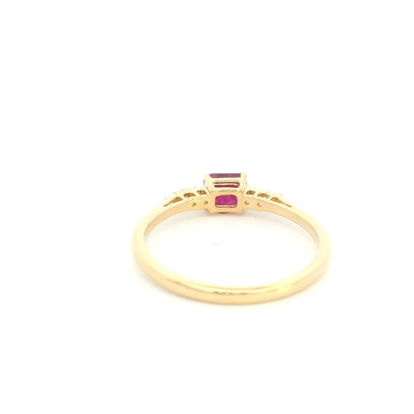 Square ruby and diamond ring in 18K yellow gold with diamond-set shoulders