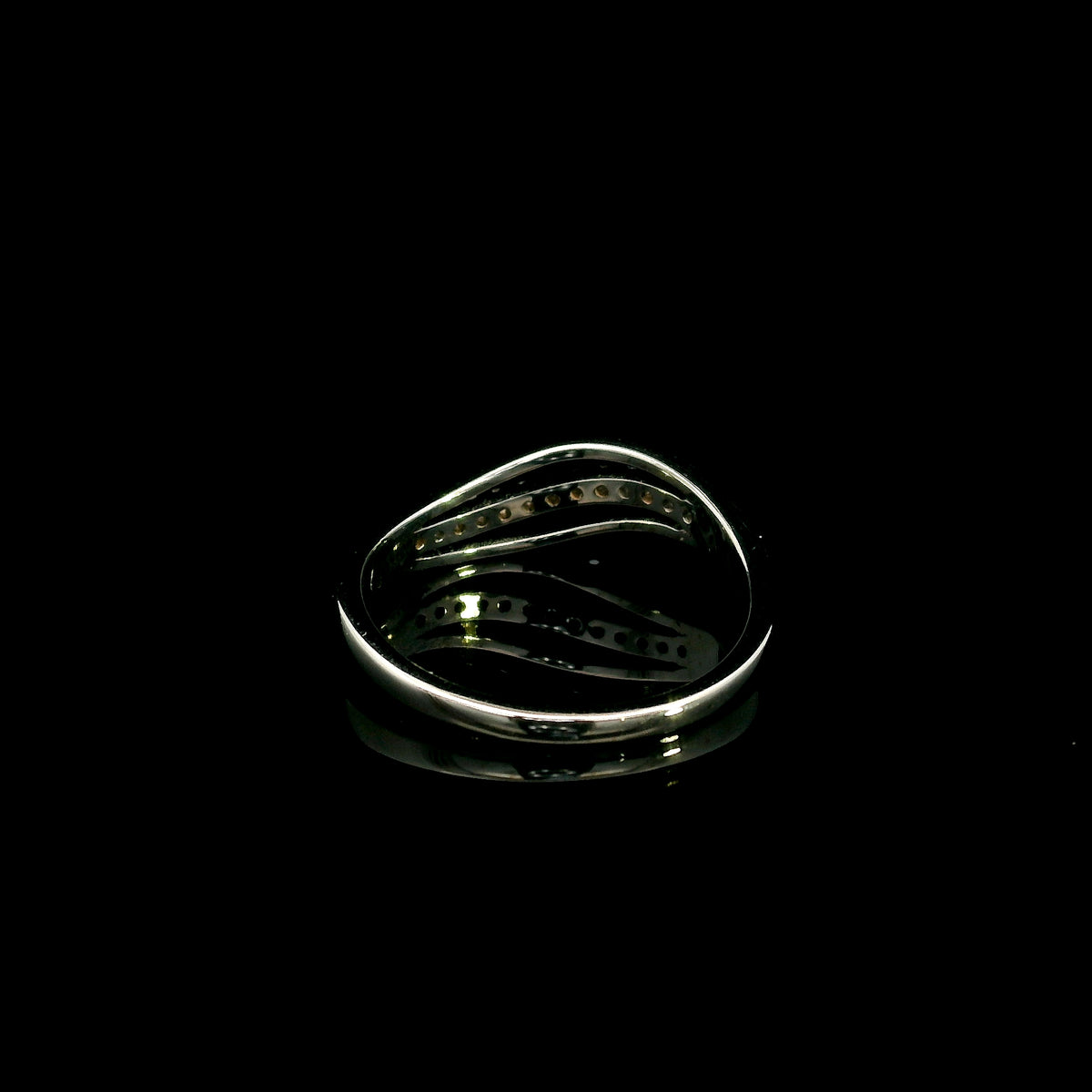 18K white gold diamond wave ring with a curved row of round diamonds and flowing polished gold design